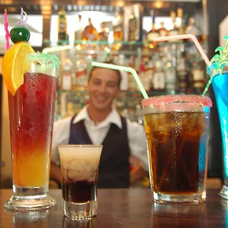 Hotel & Holidays - Free Parking 4*