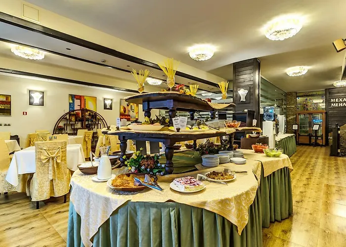 & Holidays - Free Parking 4*