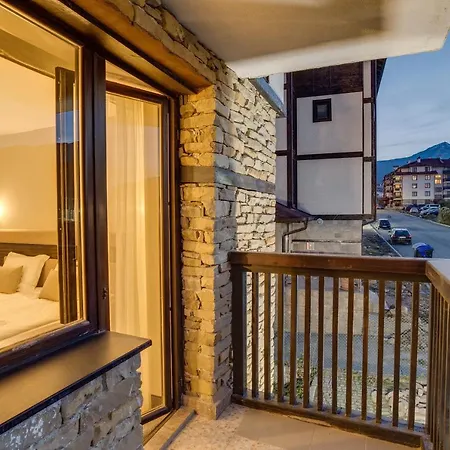 & Holidays - Free Parking Hotel