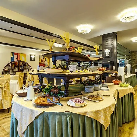 & Holidays - Free Parking 4*