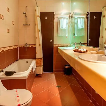 & Holidays - Free Parking 4* 반스코