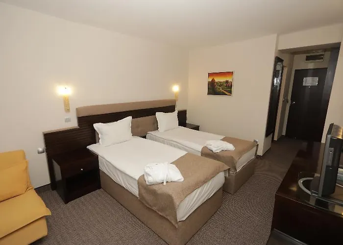 & Holidays - Free Parking 4*