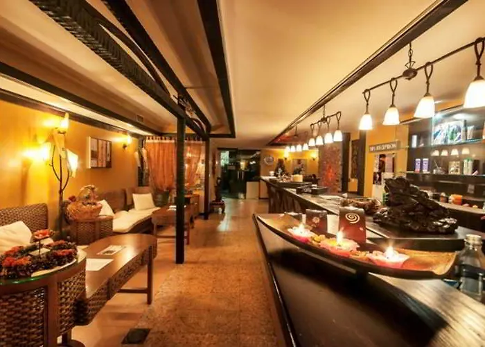 & Holidays - Free Parking 4*