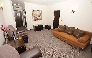 & Holidays - Free Parking Banszko