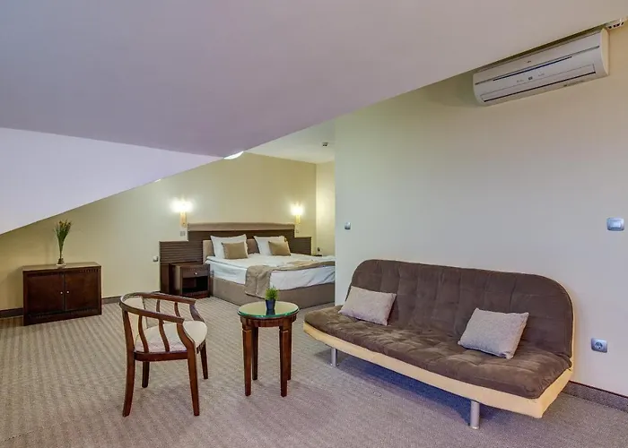 & Holidays - Free Parking Szálloda 4*