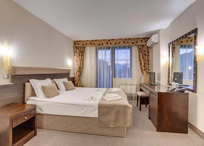 & Holidays - Free Parking 4*