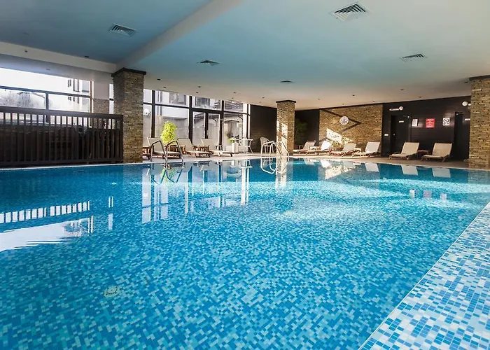 & Holidays - Free Parking Banszko