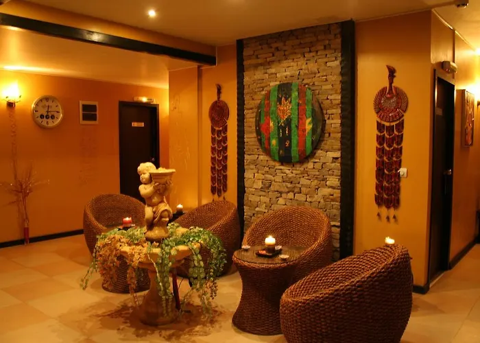 Hotel & Holidays - Free Parking 4*