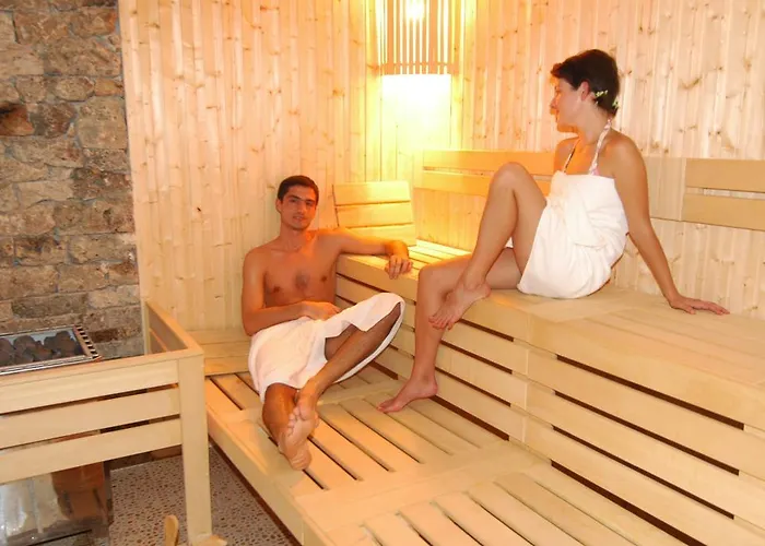 & Holidays - Free Parking 4*