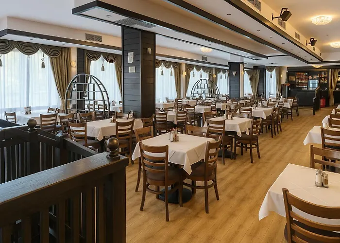 & Holidays - Free Parking Szálloda