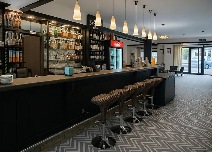 Szálloda & Holidays - Free Parking