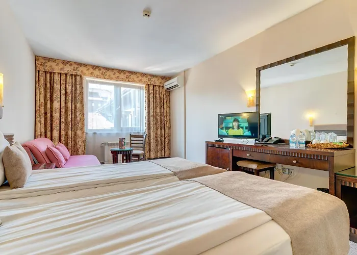 & Holidays - Free Parking Banszko