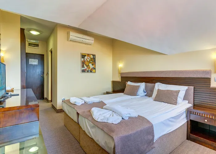 Szálloda & Holidays - Free Parking 4*