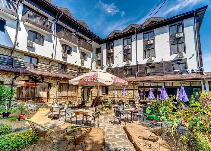 & Holidays - Free Parking 4*