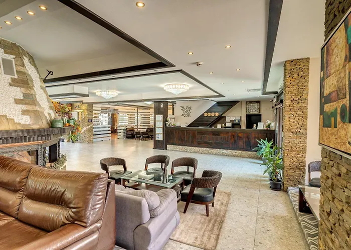 & Holidays - Free Parking Hotel