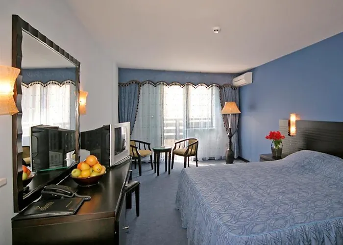 & Holidays - Free Parking Banszko