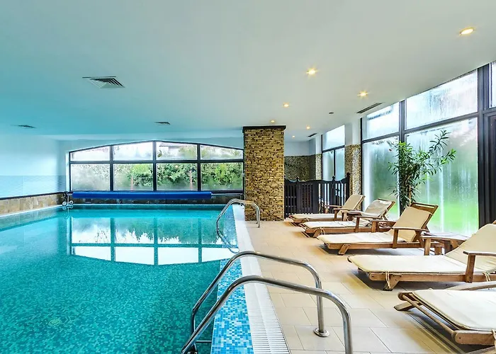 Hotel & Holidays - Free Parking 4*