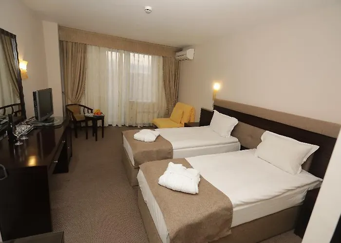 & Holidays - Free Parking Banszko